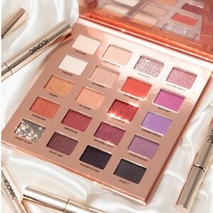 NEW - Iconic London desk to dance eyeshadow palette